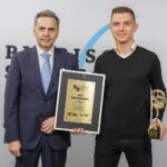 69. Plebiscyt Sportowy - Świętokrzyskie Gwiazdy Sportu 2020. Na zdjęciu (od lewej): Stanisław Wróbel - Redaktor Naczelny "Echa Dnia", Ivo Kaczmarski, Korona Kielce - 5. miejsce w kategorii Sportowiec Roku / Echo Dnia