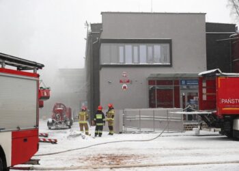 07.02.2021. Kraków. Akcja gaśnicza pożaru w archiwum urzędu miasta / PAP/Łukasz Gągulski