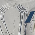 09.02.2021. Lutowiska. Mroźne i słoneczne przedpołudnie po intensywnych opadach śniegu w Lutowiskach w Bieszczadach / Darek Delmanowicz / PAP