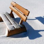 09.02.2021. Lutowiska. Mroźne i słoneczne przedpołudnie po intensywnych opadach śniegu w Lutowiskach w Bieszczadach / Darek Delmanowicz / PAP