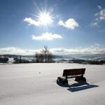 09.02.2021. Lutowiska. Mroźne i słoneczne przedpołudnie po intensywnych opadach śniegu w Lutowiskach w Bieszczadach / Darek Delmanowicz / PAP