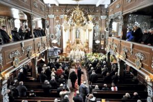 13.02.2021 Wierzchowice (woj. dolnośląskie). Pogrzeb Ryszarda Szurkowskiego / Maciej Kulczyński / PAP