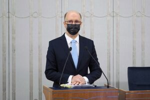 18.02.2021. Warszawa. Kandydat PiS na RPO i wiceszef MSZ Piotr Wawrzyk podczas drugiego dnia obrad Senatu w Warszawie / Mateusz Marek / PAP