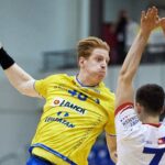 20.02.2021. Gdańsk. 14. kolejka PGNiG Superligi: Torus Wybrzeże - Łomża Vive Kielce. Na zdjęciu (z piłką): Tomasz Gębala - Łomża Vive / PAP/Adam Warżawa