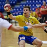 20.02.2021. Gdańsk. 14. kolejka PGNiG Superligi: Torus Wybrzeże - Łomża Vive Kielce. Na zdjęciu (z piłką): Michał Olejniczak - Łomża Vive / PAP/Adam Warżawa