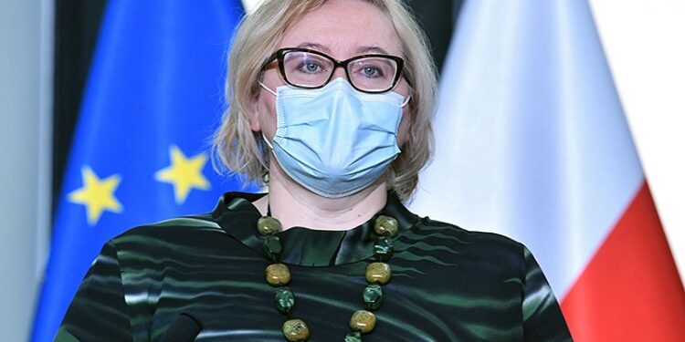 24.02.2021. Warszawa. Koronawirus w Polsce. Krajowy konsultant w dziedzinie epidemiologii Iwona Paradowska-Stankiewicz podczas konferencji prasowej w siedzibie Ministerstwa Zdrowia w Warszawie / Radek Pietruszka / PAP