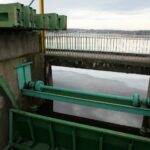 23.01.2021. Brody. Zapora i elektrownia wodna na rzece Kamiennej / Robert Felczak / Radio Kielce