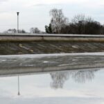 23.01.2021. Brody. Zapora i elektrownia wodna na rzece Kamiennej / Robert Felczak / Radio Kielce