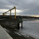 23.01.2021. Brody. Zapora i elektrownia wodna na rzece Kamiennej / Robert Felczak / Radio Kielce