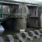 23.01.2021. Brody. Zapora i elektrownia wodna na rzece Kamiennej / Robert Felczak / Radio Kielce