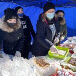 21.02.2021. Konary. Stok narciarski. Stoisko KGW z Pęcławic z akcją charytatywną na rzecz chorego Marcelka z Rytwian / Grażyna-Szlęzak-Wójcik / Radio Kielce