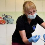 25.02.2021 Kielce i Skarżysko-Kamienna. Terytorialsi pomagający kombatantom w dotarciu do punktów szczepień / ppor. OT Daniel Woś / ŚBOT