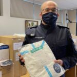 23.02.2021. Sandomierz. Przekazanie środków na walkę z koronawirusem dla instytucji z powiatu sandomierskiego. Na zdjęciu: Ryszard Komański - komendant powiatowy policji w Sandomierzu / Grażyna Szlęzak-Wójcik / Radio Kielce