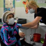 25.02.2021 Kielce i Skarżysko-Kamienna. Terytorialsi pomagający kombatantom w dotarciu do punktów szczepień / ppor. OT Daniel Woś / ŚBOT