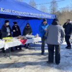 21.02.2021. Konary. Stok narciarski. Stoisko KGW z Pęcławic z akcją charytatywną na rzecz chorego Marcelka z Rytwian / Grażyna-Szlęzak-Wójcik / Radio Kielce