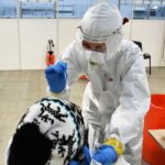 07.02.2021 Kielce. Ponowne pobieranie testów przesiewowych nauczycieli / ppor. OT Daniel Woś / ŚBOT