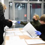 07.02.2021 Kielce. Ponowne pobieranie testów przesiewowych nauczycieli / ppor. OT Daniel Woś / ŚBOT