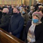 07.02.2021. Czyżów Szlachecki. Uroczystości patriotyczne z okazji 158. rocznicy wybuchu powstania styczniowego. Na zdjęciu (od lewej): Małgorzata Pruś - dyrektor biura poselskiego Krzysztofa Lipca, poseł Krzysztof Lipiec, poseł Marek Kwitek / Grażyna-Szlęzak-Wójcik / Radio Kielce