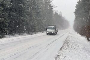 08.02.2021. Droga powiatowa Kielce - Zagnańsk / Piotr Kwaśniewski / Radio Kielce