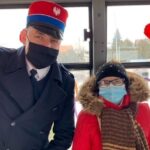 14.02.2021. Sandomierz. „Zakochany autobus”. Na zdjęciu (po lewej): Marcin Marzec - burmistrz Sandomierza / Michał Mendak