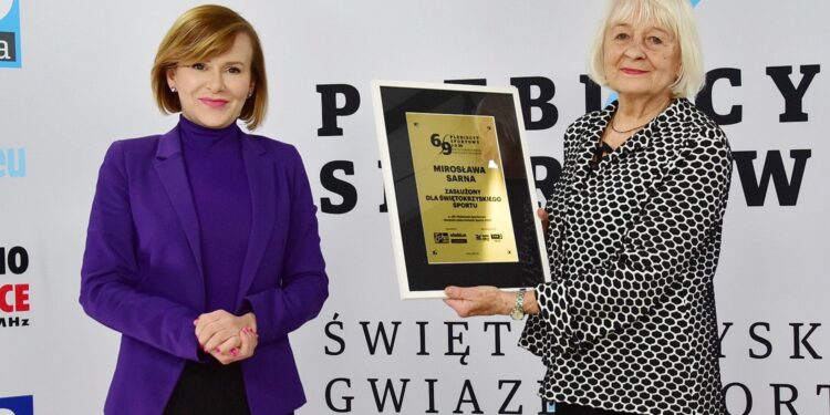 69. Plebiscyt Sportowy - Świętokrzyskie Gwiazdy Sportu 2020. Na zdjęciu (od lewej): Anna Krupka - wiceminister sportu, Mirosława Sarna - zasłużona dla świętokrzyskiego sportu / Echo Dnia