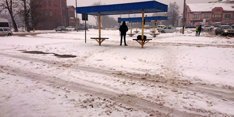 17.02.2021 Starachowice. Otoczenie dworca wschodniego / Anna Głąb / Radio Kielce