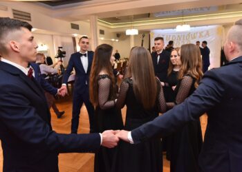 22.02.2020. Końskie. Studniówka Technikum nr 1 w Zespole Szkół Ponadgimnazjalnych nr 1 w Końskich / Magdalena Galas-Klusek / Radio Kielce