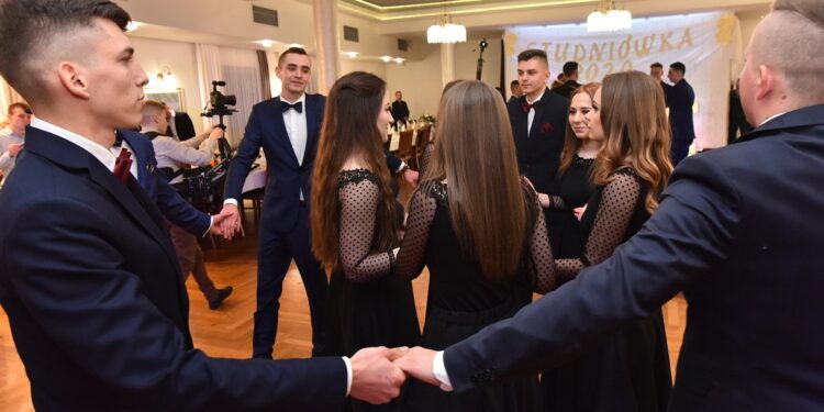 22.02.2020. Końskie. Studniówka Technikum nr 1 w Zespole Szkół Ponadgimnazjalnych nr 1 w Końskich / Magdalena Galas-Klusek / Radio Kielce