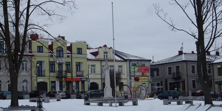 19.02.2021 Małogoszcz. Rynek / Ewa Pociejowska-Gawęda / UMiG w Małogoszczu