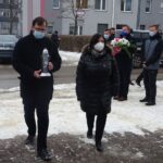 02.02.2012 Jędrzejów. Uroczystości rocznicy uwolnienia więźniów z aresztu gestapo. Na zdjęciu: Wojciech Zwierzchowski - dyrektor I LO w Jędrzejowie i Małgorzata Wojtasik - dyrektor Zespołu szkół Nr 1 w Jędrzejowie / Ewa Pociejowska-Gawęda / Radio Kielce