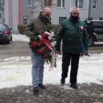 02.02.2012 Jędrzejów. Uroczystości rocznicy uwolnienia więźniów z aresztu gestapo. Na zdjęciu (od lewej): od lewej:  Michał Cichoń i Bernard Suchmiel - przedstawiciele NSZZ Solidarność / Ewa Pociejowska-Gawęda / Radio Kielce