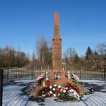 07.02.2021 Bichniów. Pomnik upamiętniający wydarzenia z 27 listopada 1943 roku / Ewa Pociejowska-Gawęda / Radio Kielce