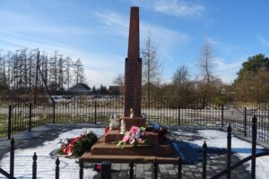 07.02.2021 Bichniów. Pomnik upamiętniający wydarzenia z 27 listopada 1943 roku / Ewa Pociejowska-Gawęda / Radio Kielce