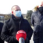 06.02.2021. Gozna. Odsłonięcie obelisku wraz z tablicą upamiętniającą bohaterów powstania styczniowego. Na zdjęciu: Marcin Piszczek, burmistrz Jędrzejowa / Ewa Pociejowska-Gawęda / Radio Kielce