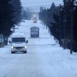 08.02.2021 Skroniów. Droga powiatowa. Trudne warunki na trasach / Ewa Pociejowska-Gawęda / Radio Kielce