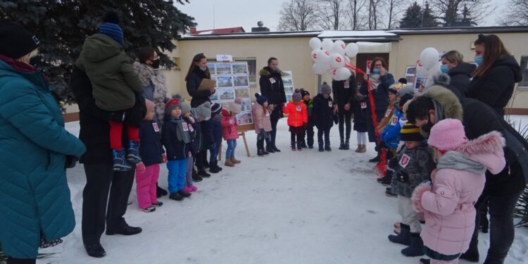 16.02.2021 Jędrzejów. Dzieci z Przedszkola  nr 1 świętują 750 rocznicę nadania miejscowości praw miejskich / Ewa Pociejowska-Gawęda / Radio Kielce