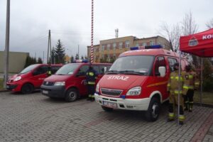 27.02.2021. Jędrzejów. Przekazanie paczek żywnościowych dla rodzin z powiatu jędrzejowskiego / Ewa Pociejowska-Gawęda / Radio Kielce