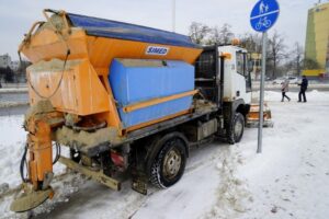 09.02.2021. Kielce. Odśnieżanie chodników / Piotr Kwaśniewski / Radio Kielce