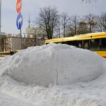 09.02.2021. Kielce. Odśnieżanie chodników / Piotr Kwaśniewski / Radio Kielce