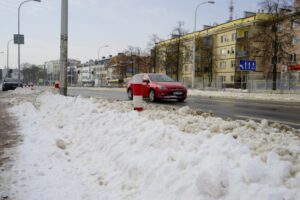 09.02.2021. Kielce. Odśnieżanie chodników / Piotr Kwaśniewski / Radio Kielce