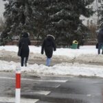 09.02.2021. Kielce. Odśnieżanie chodników / Piotr Kwaśniewski / Radio Kielce