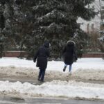 09.02.2021. Kielce. Odśnieżanie chodników / Piotr Kwaśniewski / Radio Kielce