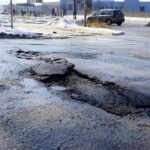 22.02.2021. Kielce. Zniszczone nawierzchnie ulic. Ulica Massalskiego / Piotr Kwaśniewski / Radio Kielce