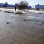 22.02.2021. Kielce. Zniszczone nawierzchnie ulic. Ulica Massalskiego / Piotr Kwaśniewski / Radio Kielce