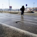 22.02.2021. Kielce. Zniszczone nawierzchnie ulic. Ulica Massalskiego / Piotr Kwaśniewski / Radio Kielce