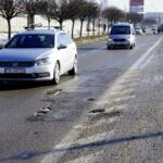 22.02.2021. Kielce. Zniszczone nawierzchnie ulic. Ulica Szajnowicza-Iwanowa / Piotr Kwaśniewski / Radio Kielce