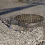 22.02.2021. Kielce. Zniszczone nawierzchnie ulic. Ulica Czachowskiego / Piotr Kwaśniewski / Radio Kielce