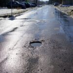 22.02.2021. Kielce. Zniszczone nawierzchnie ulic. Ulica Czachowskiego / Piotr Kwaśniewski / Radio Kielce