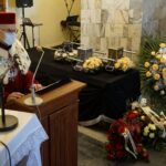 24.02.2021. Kielce. Pogrzeb trojga zmarłych donatorów, którzy przekazali swoje ciała na cele naukowe do Collegium Medicum UJK. Na zdjęciu: prof. Stanisław Głuszek - rektor UJK / Piotr Kwaśniewski / Radio Kielce