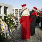 24.02.2021. Kielce. Pogrzeb trojga zmarłych donatorów, którzy przekazali swoje ciała na cele naukowe do Collegium Medicum UJK / Piotr Kwaśniewski / Radio Kielce